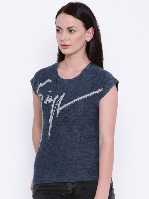 

Deal Jeans Blue Embellished High-Low Top