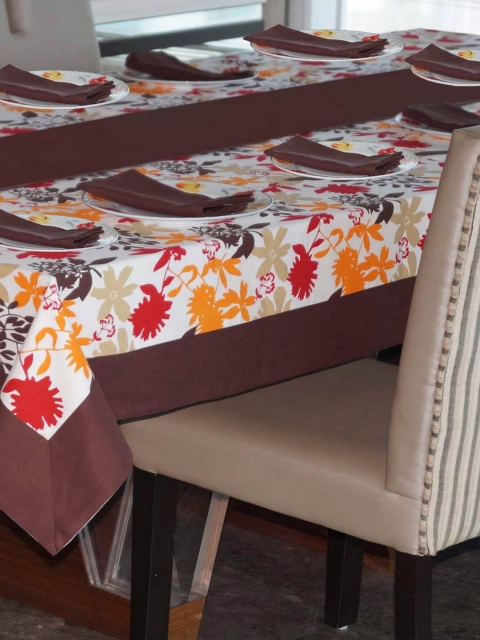 

Lushomes Brown Printed 12 Seater Table Linen Set