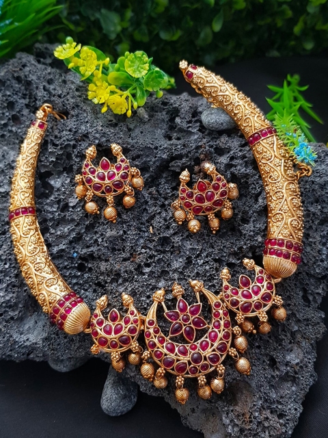 

GRIIHAM Gold-Plated Red AD Studded Pipe Jewellery Set