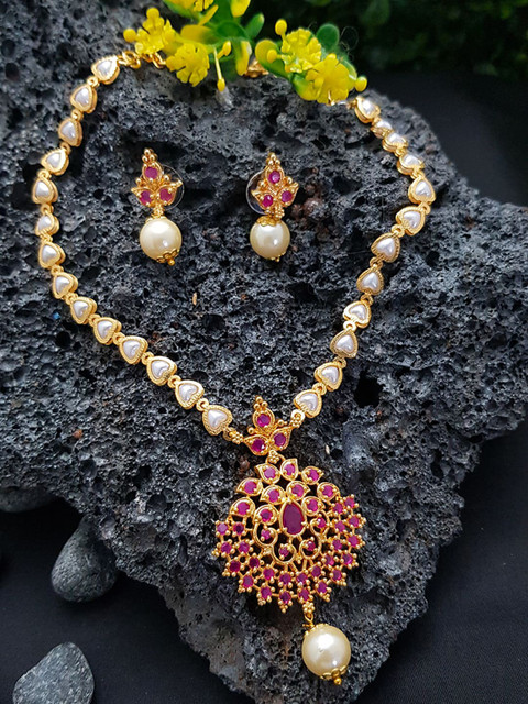 

GRIIHAM Women Gold-Plated Pink & White Pearl Studded Jewellery Set
