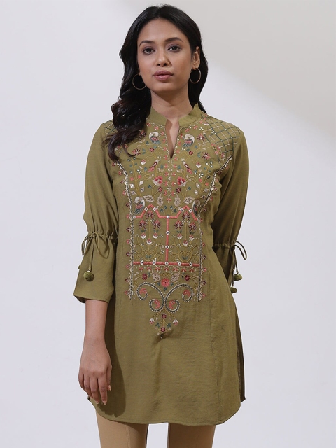 

Lakshita Green & Red Embroidered Thread Work Thread Work Kurti