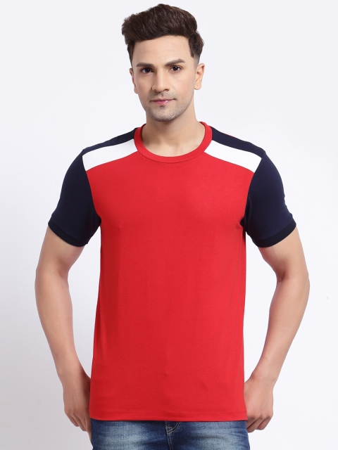 

Kalt Men Red Colourblocked Applique T-shirt