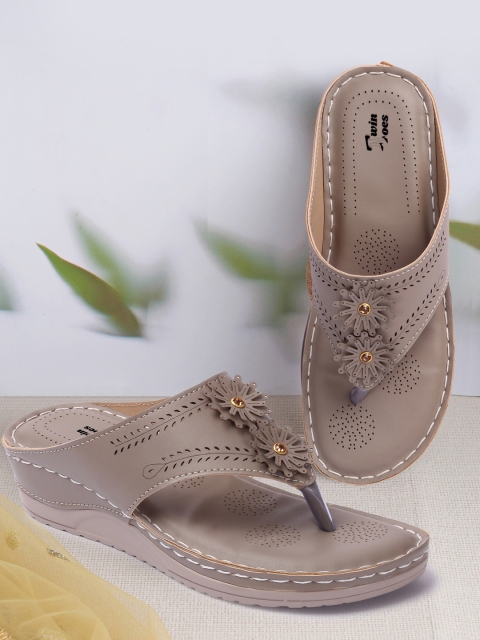 

TWIN TOES Women Grey Platform Heel Sandals
