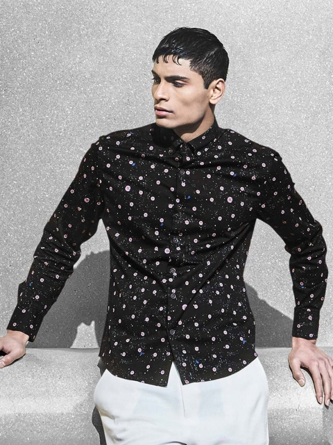 

Andamen Men Black Classic Printed Casual Shirt