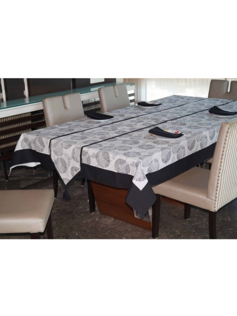 

Lushomes Grey Geometric Printed Table Cloth & Runner With 4 Napkins