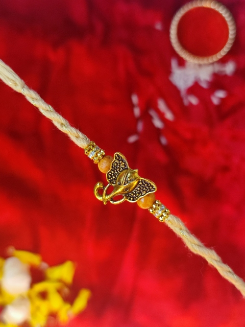 

CRAYTON Men Gold-Toned White & Beige Stone-Studded & Beaded Rakhi