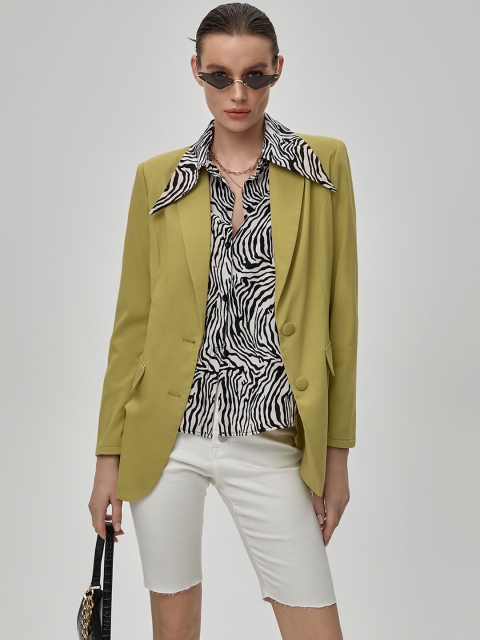 

URBANIC Women Olive Solid Single Breasted Classic Blazers
