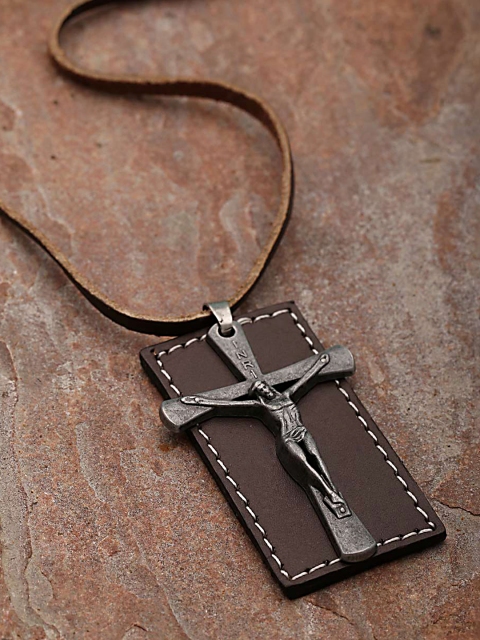 

Dare by Voylla Men Brown & Silver-Toned Handcrafted Necklace