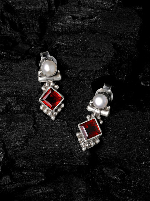 

Silvora by Peora Red Square Drop Earrings