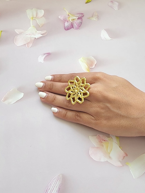 

MNSH Gold-Plated Floral Adjustable Finger Ring