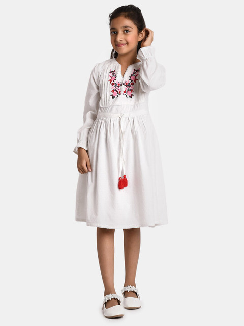 

Bella Moda White Floral Embroidered Dress