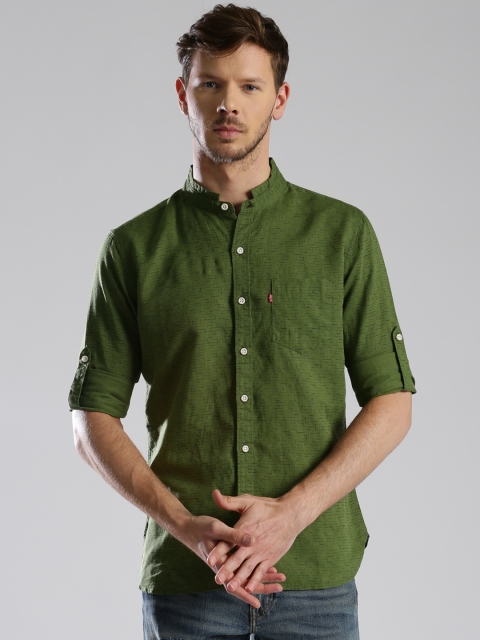 

Levis Men Green Slim Fit Printed Casual Shirt