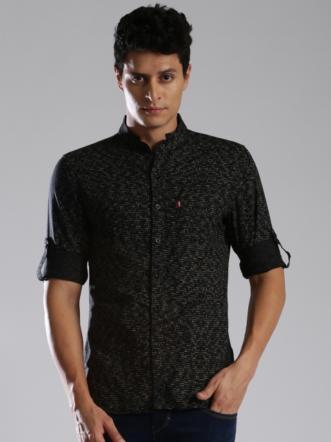

Levis Men Black & Yellow Slim Fit Printed Casual Shirt