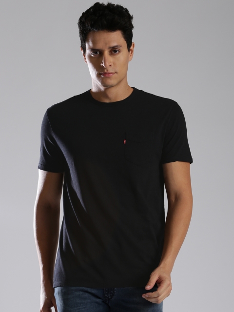 

Levis Men Black Solid Round Neck Pure Cotton T-shirt