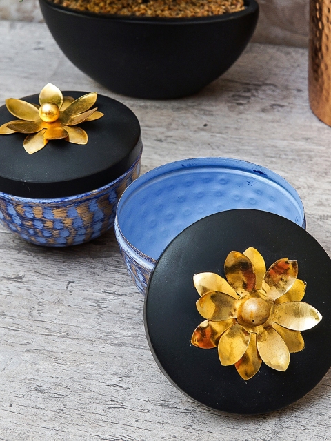

StatueStudio Set Of 2 Blue Metal Decorative Bowls