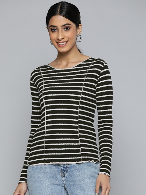 

VividArtsy Black & White Striped Top