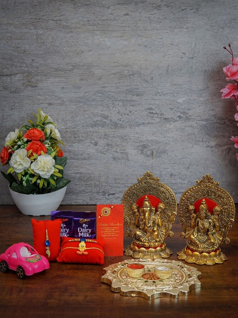 

StatueStudio Set Of 2 Rakhi With Gift Set, Gold