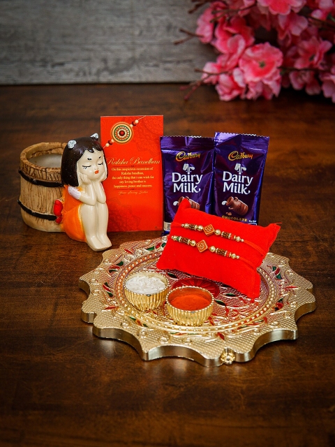 

StatueStudio Set Of 2 Red & Gold Toned Rakhi With Gift Set