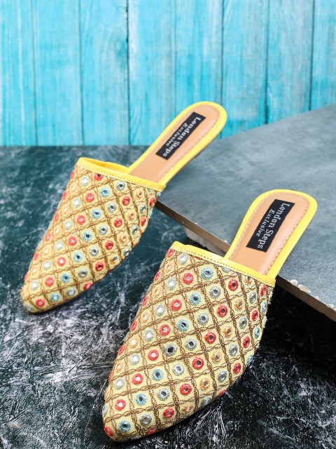 

LONDON STEPS Women Yellow Printed Bows Flats