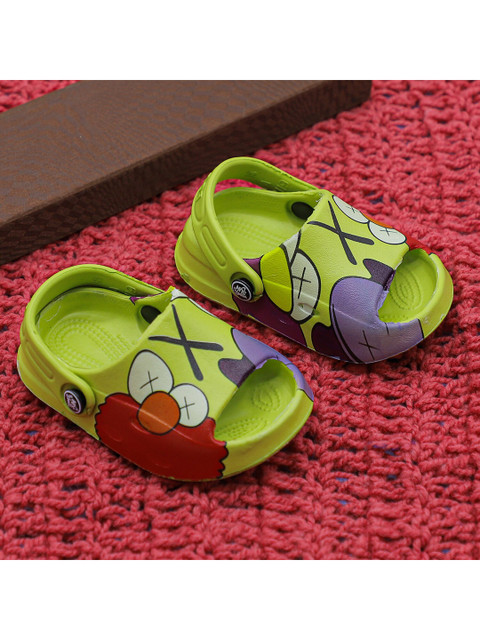 

FEETWELL SHOES Unisex Kids Green & Purple Printed Croslite Clogs
