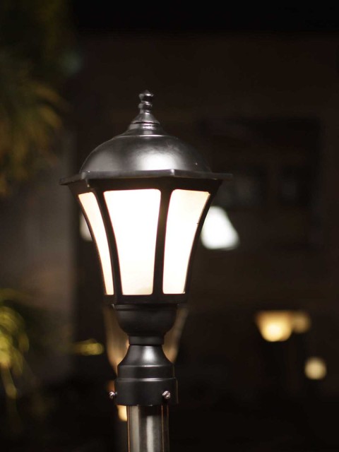 

THE LIGHT STORE White & Black Outdoor Lamp