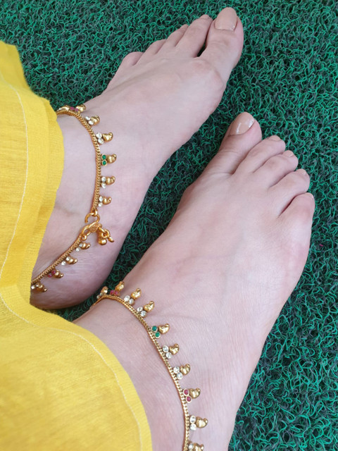 

FIROZA Women Set Of 2 Gold Plated Red & Green Stone Beaded Anklet