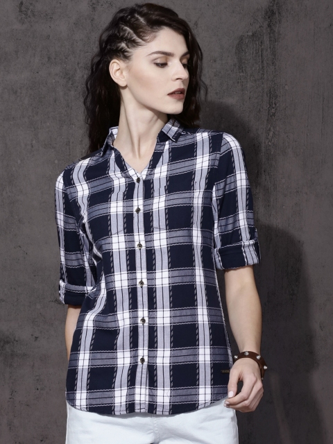 

Roadster Women Navy & White Slim Fit Checked Casual Shirt, Navy blue