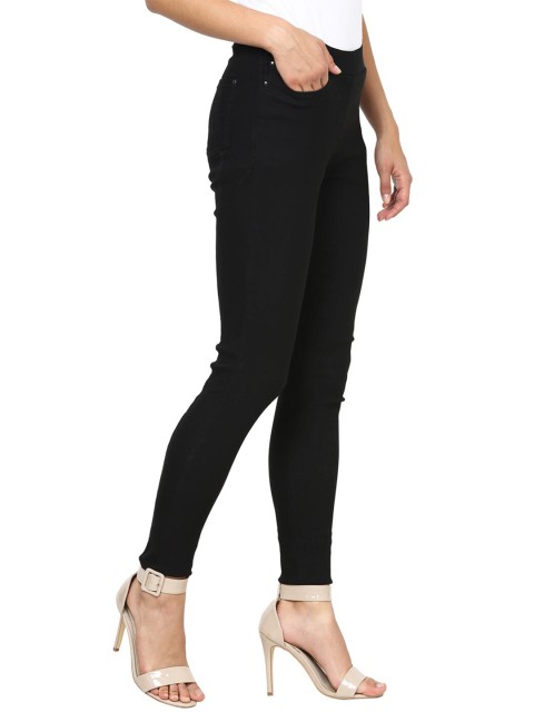 

Lakshita Women Black Solid Skinny-Fit Jeggings