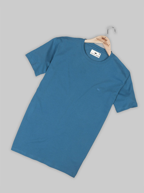 

FRENCH CROWN Men Blue Colourblocked High Neck Extended Sleeves Monochrome Applique T-shirt