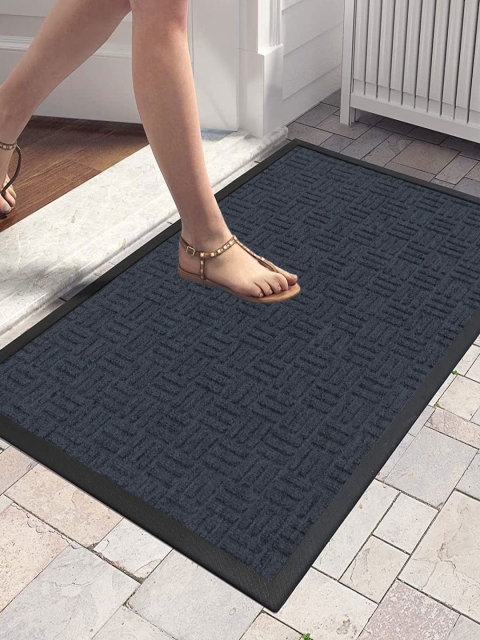 

LUXEHOME INTERNATIONAL Black Textured Doormats