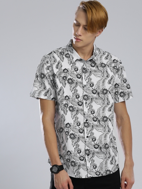 

GUESS Men White & Black Slim Fit Printed Casual Shirt
