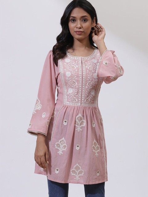

Lakshita Pink & White Floral Embroidered Panelled Kurti