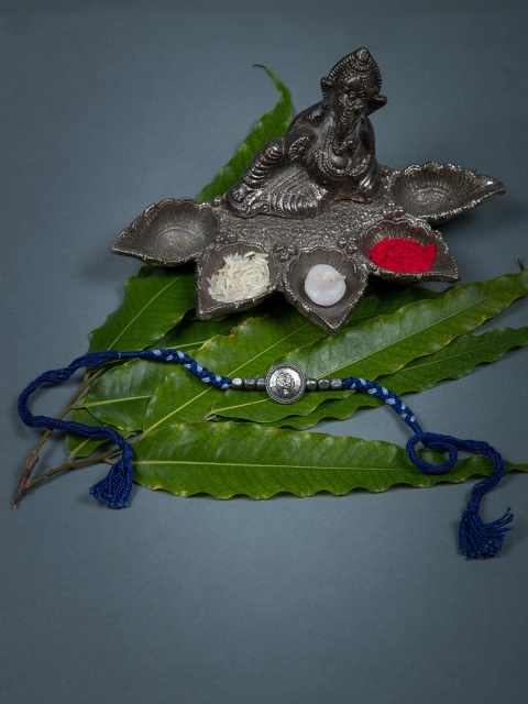 

creyons by mansi Blue & Silver Toned Rakhi