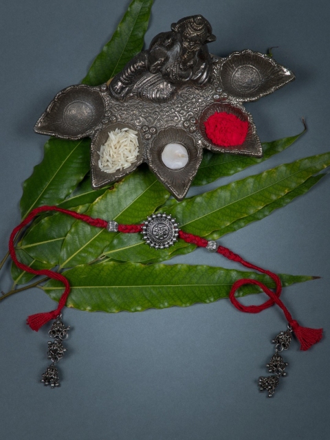 

creyons by mansi Red & Maroon Silver Toned Lumba Rakhi