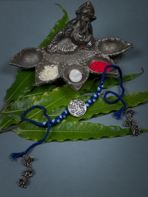 

creyons by mansi Women Blue & Silver-Toned Beaded Lumba Rakhi