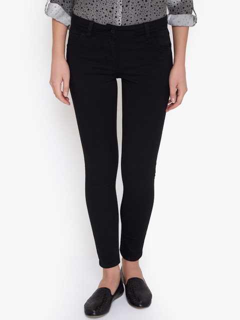 

Alibi Women Black Solid Skinny Fit Chino Trousers