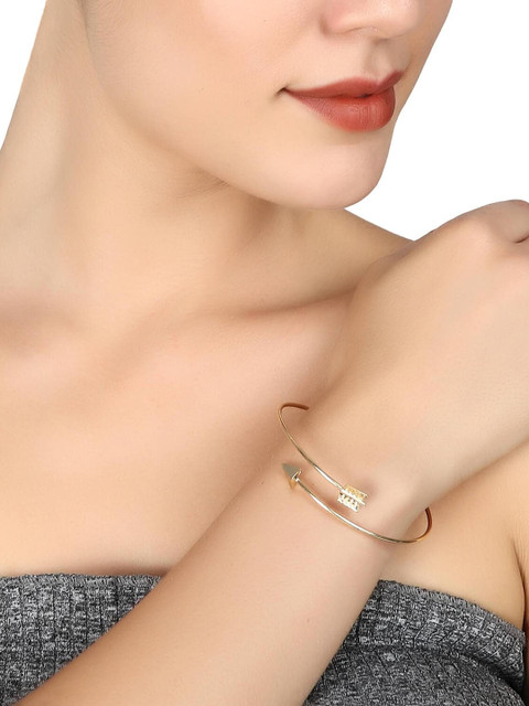 

FemNmas Women Gold Bracelet