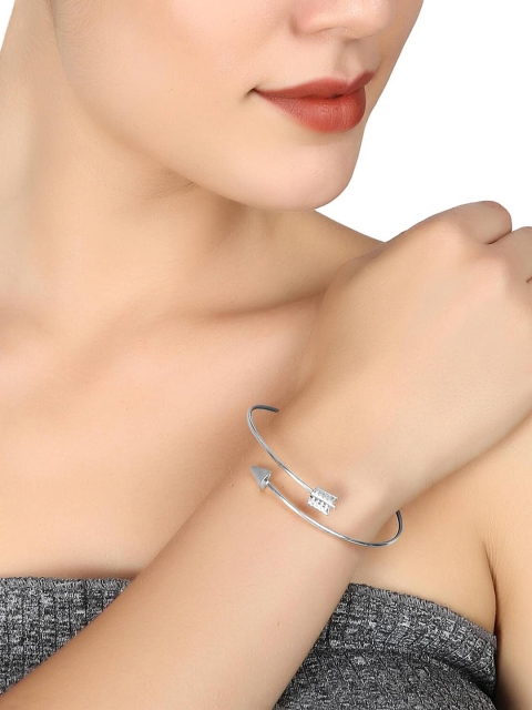 

FemNmas Women Silver Bracelet