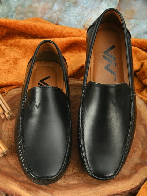 

VIV Men Black Solid Loafers