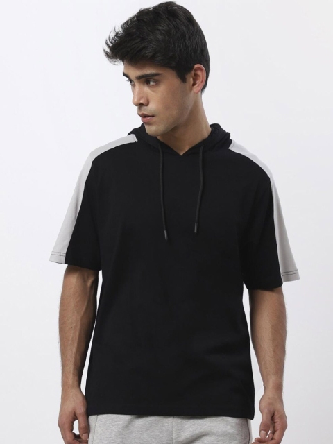 

Bewakoof Plus Men Black Loose Oversized T-shirt