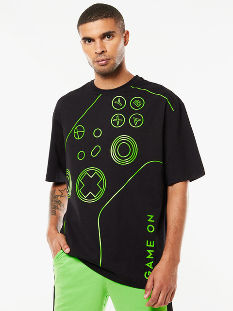 

Bewakoof Men Black & Fluorescent Green Typography Printed Oversized T-shirt