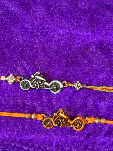 

CRAYTON Men Set Of 2 Yellow Gold-Toned & Silver-Toned Embedded Rakhi