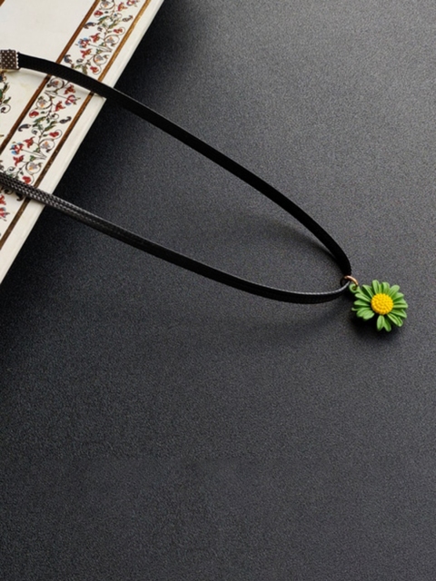 

ANNA CREATIONS Green & Yellow Daisy Flower Shaped Pendant