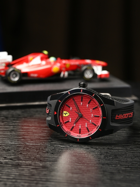 

SCUDERIA FERRARI Redrev Men Red Analogue Watch 0830248_SF