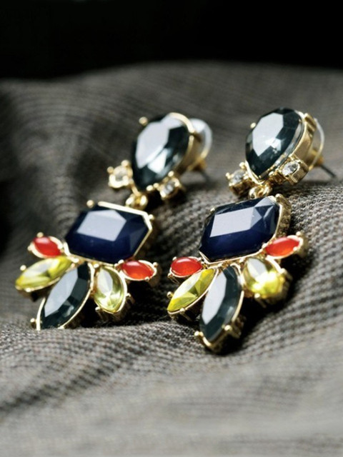 

FemNmas Black Oval Drop Earrings