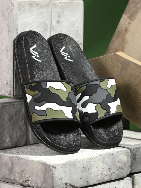 

VIV Men Black & White Self Design Rubber Sliders