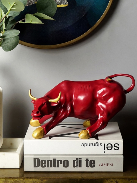 

THE ARTMENT Red Solid Charging Bull Polyresin Showpiece