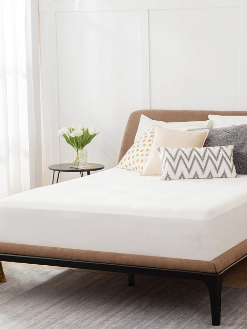 

EXORA White 144 TC Single Bedsheet with 2 Pillow Covers