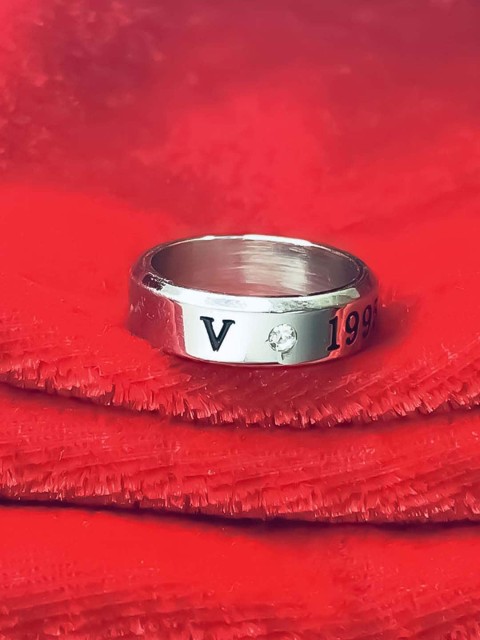 

UNIVERSITY TRENDZ Silver-Plated K-POP V Signature Ring
