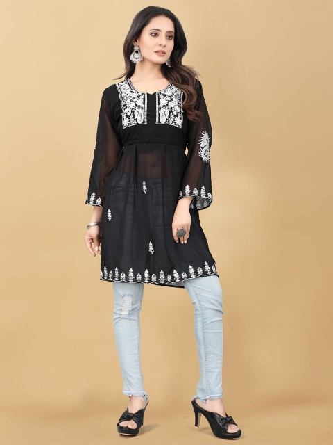 

WEAVETECH IMPEX Women Black Floral Print Longline Top